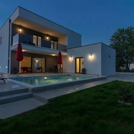 Modern Ema With Private Pool Near Pula And The Šišan