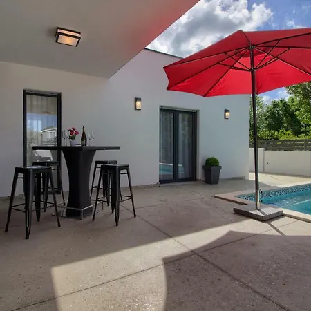 Modern Ema With Private Pool Near Pula And The *