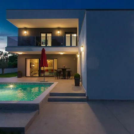 Modern Ema With Private Pool Near Pula And The Villa Šišan