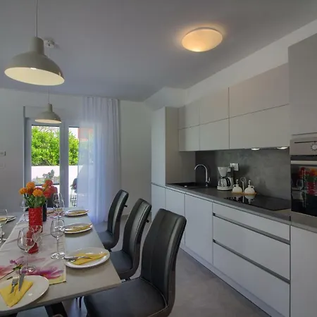 Modern Ema With Private Pool Near Pula And The