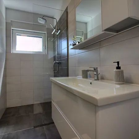 Modern Ema With Private Pool Near Pula And The Villa *