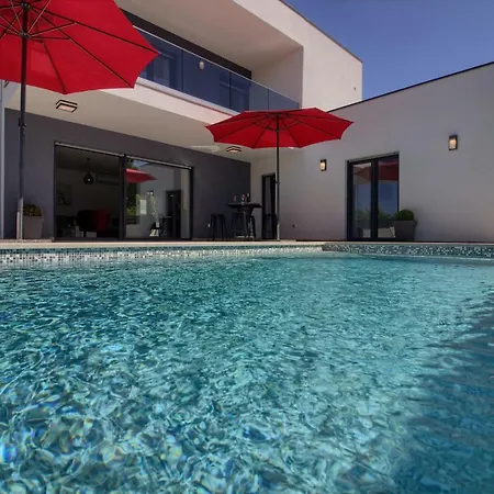 Modern Ema With Private Pool Near Pula And The Sisan