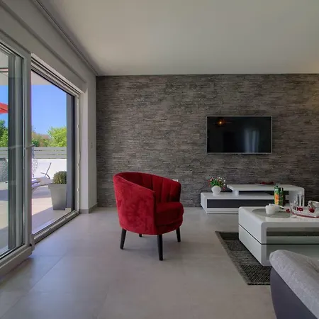 Modern Ema With Private Pool Near Pula And The Villa