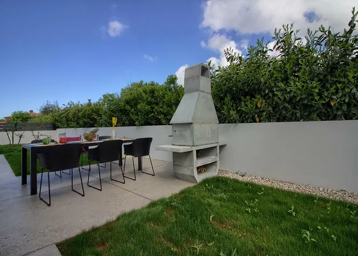 Modern Ema Near Pula And By Wiibuk Villa Šišan