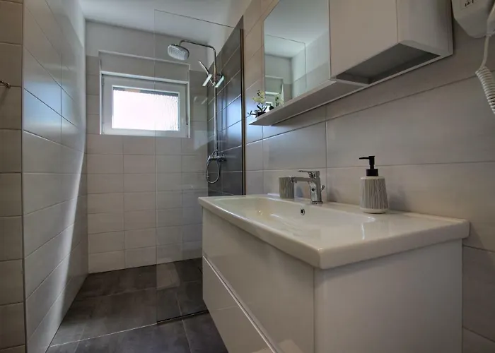 Modern Ema Near Pula And By Wiibuk Villa *