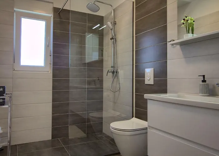 Modern Ema Near Pula And By Wiibuk Villa *